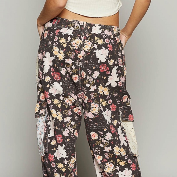 !NWT!! POL Roomy fit CargoPants in Printed Twill,Contrast & Boho Pocket’s Sz Med - Picture 7 of 8